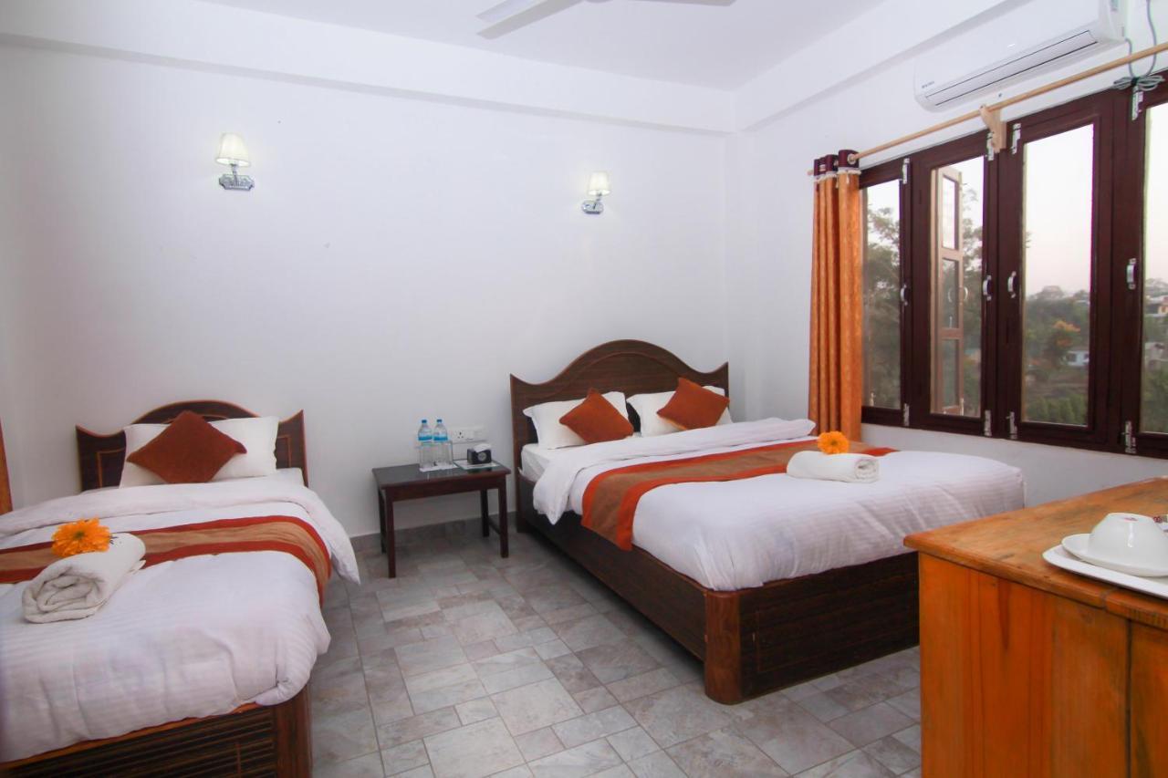 Hotel Chitwan Park Village Sauraha Eksteriør bilde
