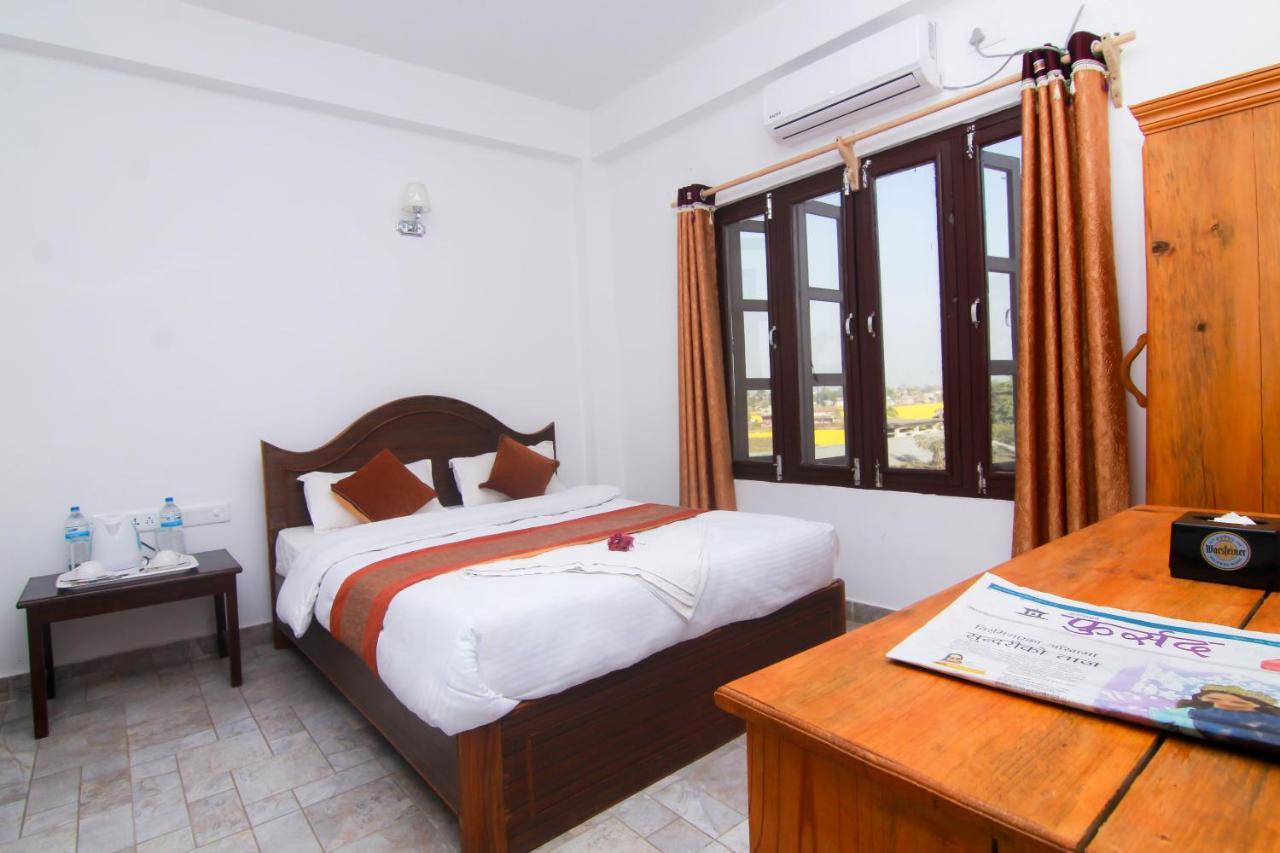 Hotel Chitwan Park Village Sauraha Eksteriør bilde