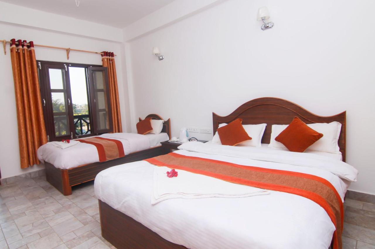 Hotel Chitwan Park Village Sauraha Eksteriør bilde