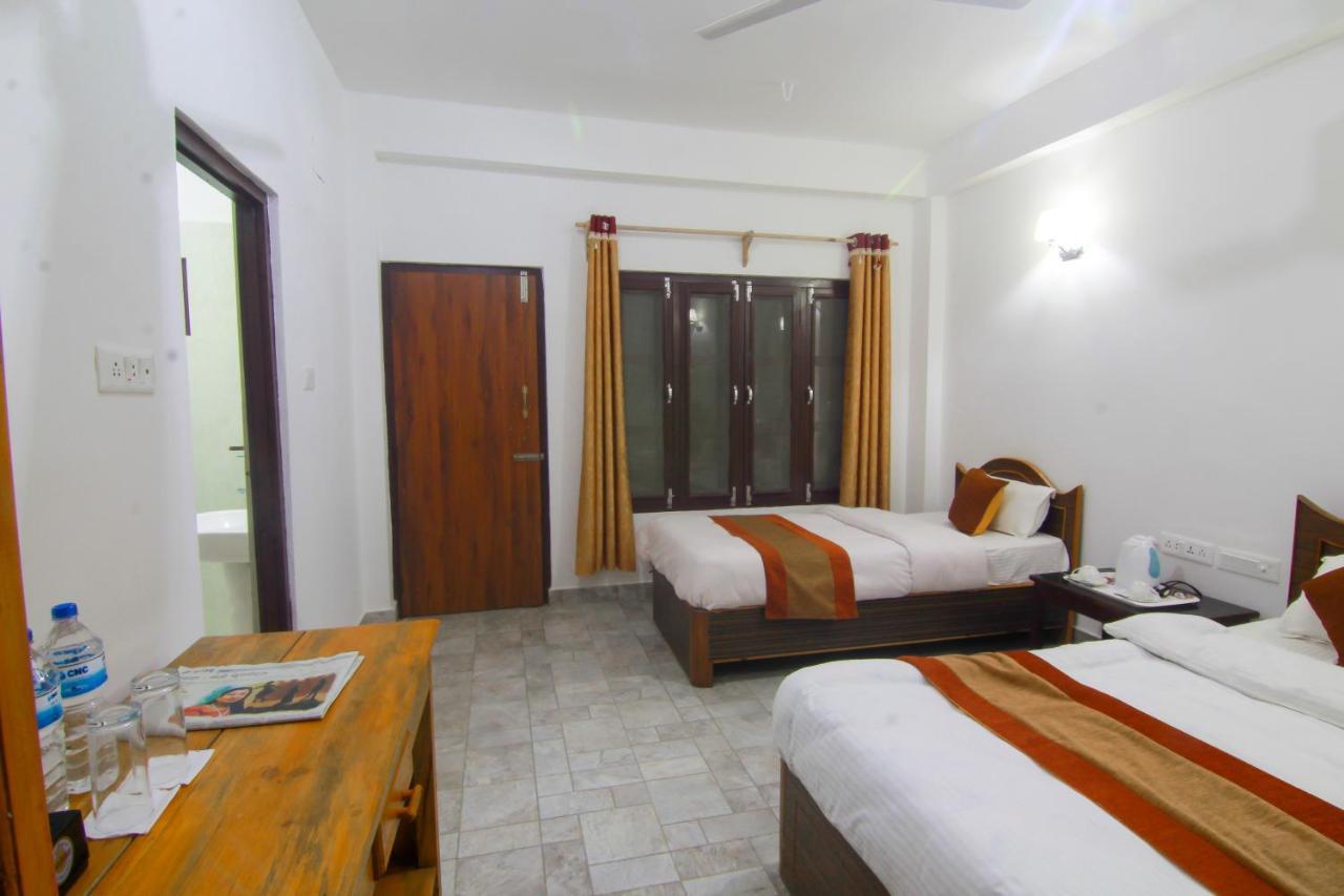 Hotel Chitwan Park Village Sauraha Eksteriør bilde