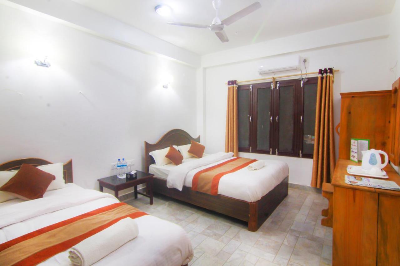 Hotel Chitwan Park Village Sauraha Eksteriør bilde
