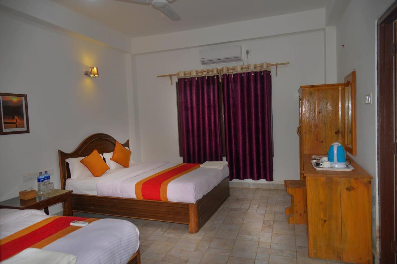 Hotel Chitwan Park Village Sauraha Eksteriør bilde
