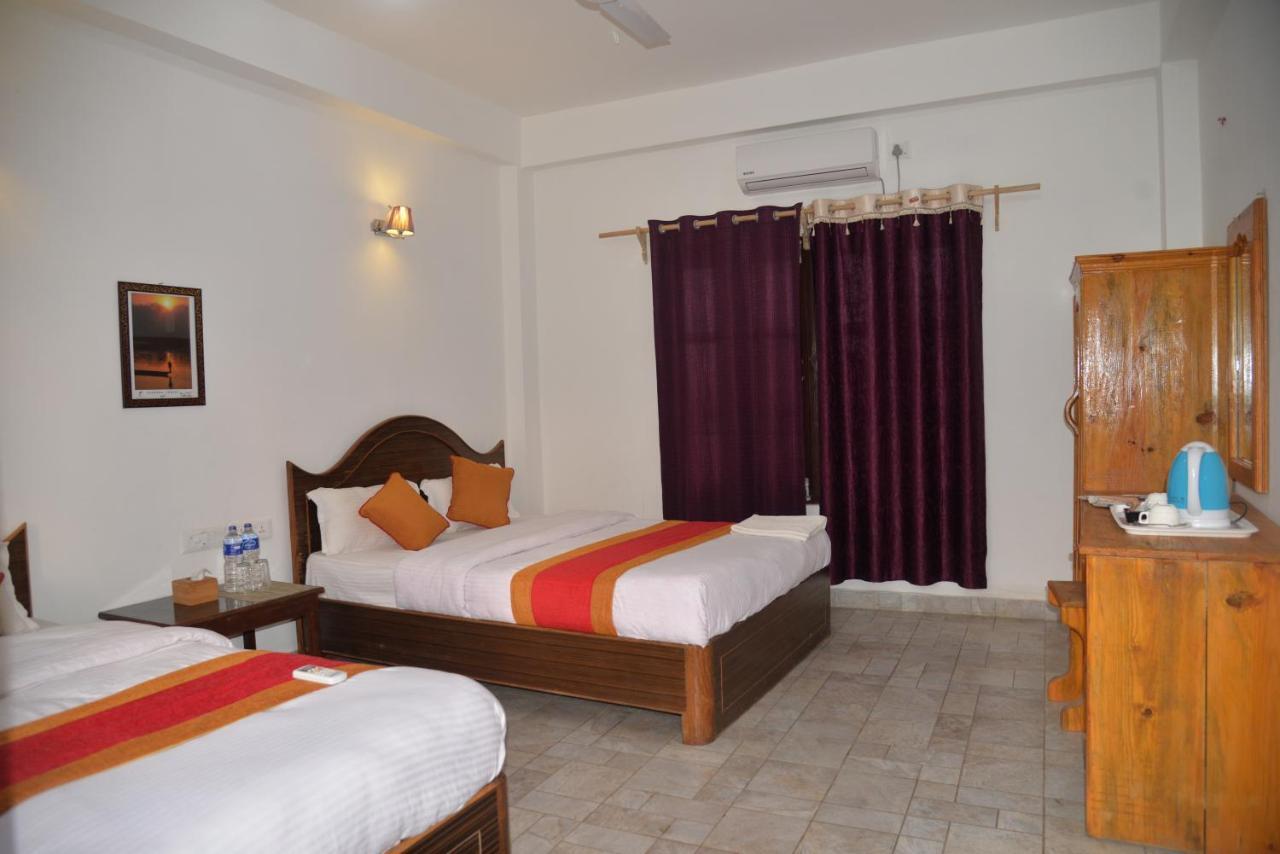 Hotel Chitwan Park Village Sauraha Eksteriør bilde